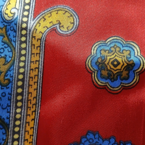 Red and Gold Patterned Scarf‎ - Picture 6 of 12